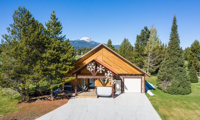 Island Park House | Huckleberry Hollow