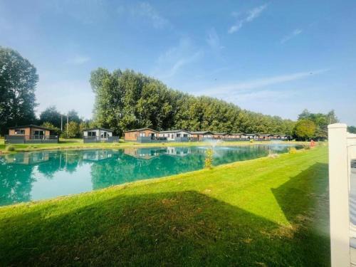 Allerthorpe House | Huckleberry Lodge with Hot Tub