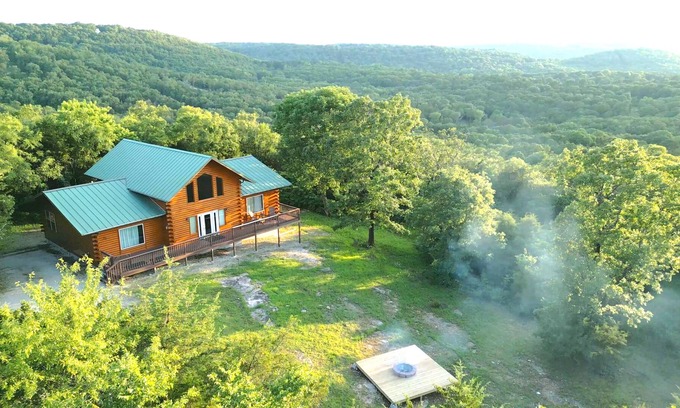 Eureka Springs Cabin | Huckleberry Ridge Log Cabin in Eureka Springs