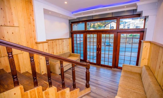 Nuwara Eliya Hotel | Huddle