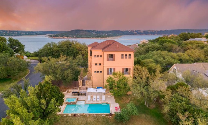 Travis Landing House | Hudson by AvantStay Magnificent Home w/ Beautiful Views, Multiple Living Areas, Pool & Games!