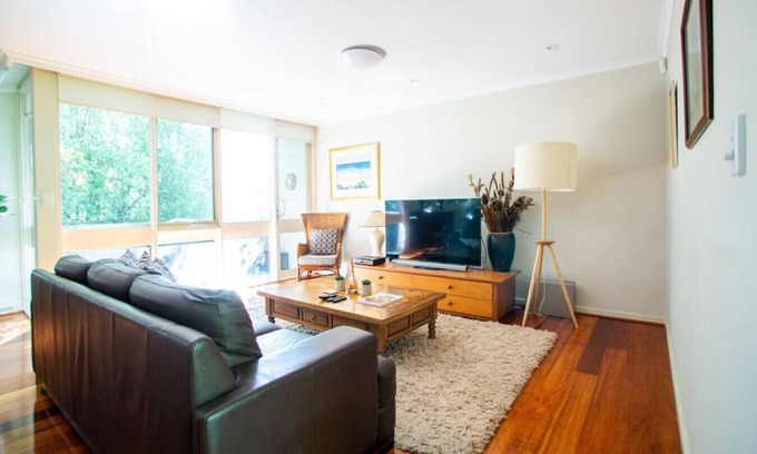 Toorak Condo | HUDSON | Executive Living in Leafy Toorak