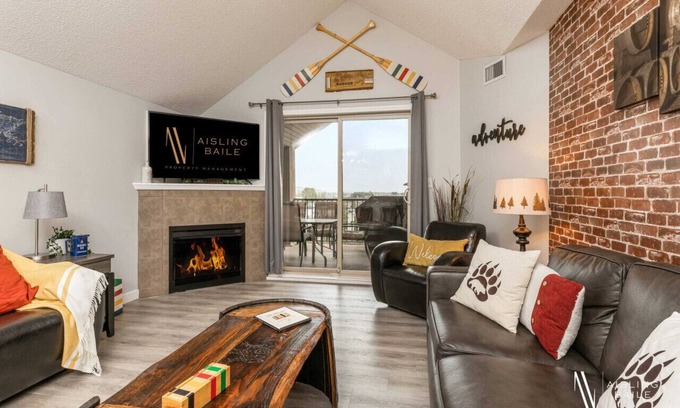 East Kootenay Apartment | Hudson Pointe | Top Floor | Pool | Hot Tub | Gym