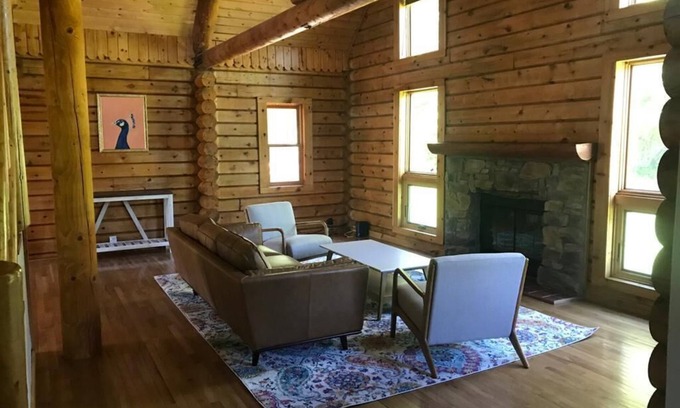 Rhinebeck House | Hudson Valley, Rhinbeck, pristine log home with over 8 acres of land!