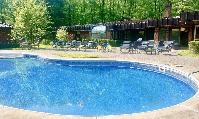 Cresco House | Huge 14 Acre/5000 Sqft Private Estate Hot Tub Firepit Tennis —LOTS Spaces!