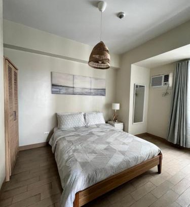 Socorro Apartment | Huge 1Bedroom Condotel w Balcony near Smart Araneta Coliseum
