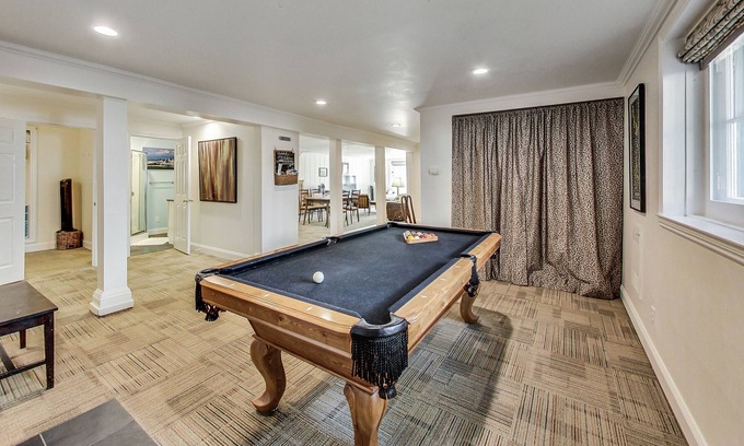 Lower Pacific Heights House | Huge 2 BR Flat in Historic Victorian with Parking & Washer/Dryer