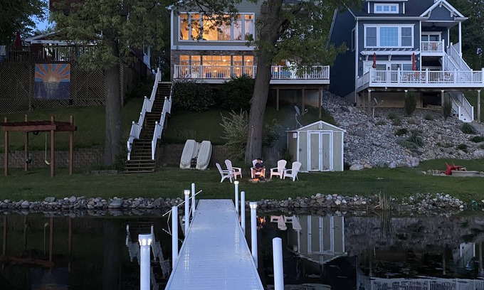 Angola House | HUGE 5 Bedroom Lake House Retreat On Crooked Lake