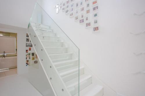 Kilburn House | HUGE 5 storey 4 bed Terraced family home in Queens park