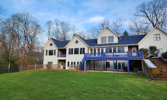 Cleveland Bed & Breakfast | Huge 6 bedroom home near wineries & Helen attractions, sleeps 14 guests