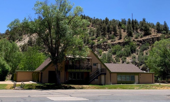 Zion National Park East Entrance House | Huge! 6 BR, 6 bath, Miles: Zion 12, Bryce 60, Grand Canyon 85, Golf 0