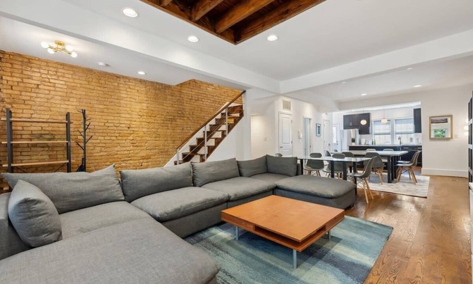 Petworth House | Huge 6 Queen Bed home with two decks & Parking