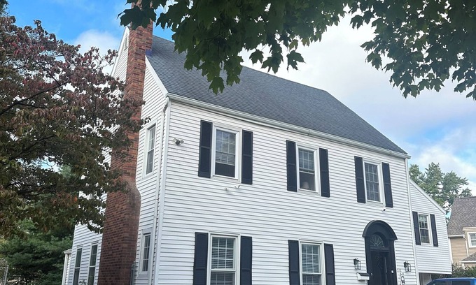 Harters Heights House | Huge 7-bedroom house Sleeps 22 Great fire pit. .25 Miles to Notre Dame Entrance