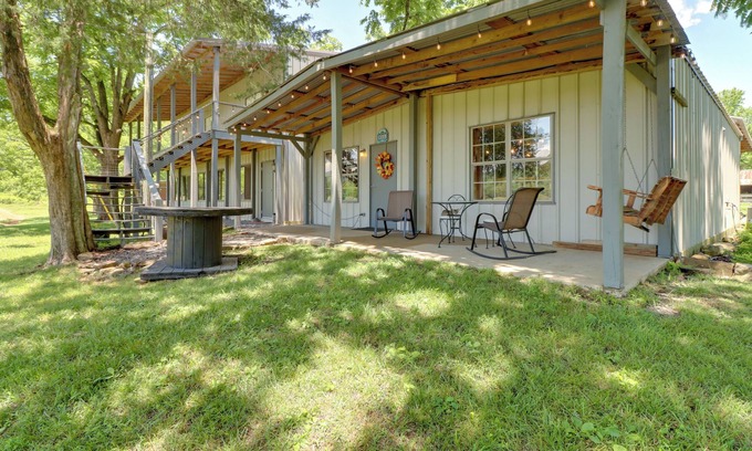 Dennard House | Huge Arkansas Vacation Rental on Working Ranch!