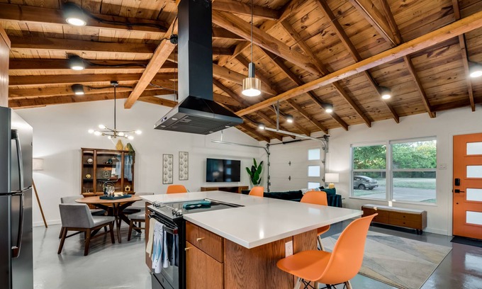 Haltom City House | Huge Backyard, with 6 Person Hot Tub & Firepit, close to Downtown Fort Worth!