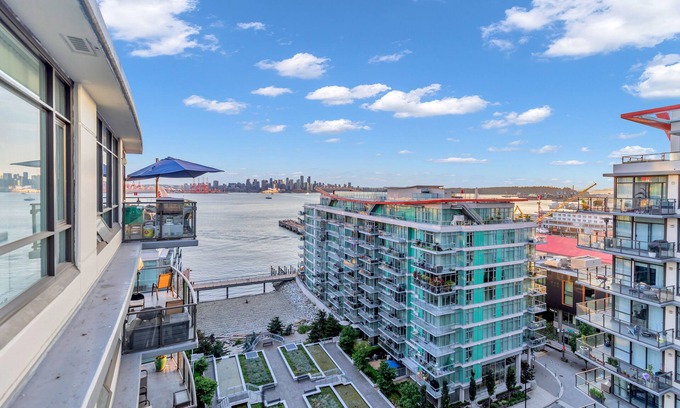 Lower Lonsdale Apartment | HUGE BALCONY W/WATERFRONT - 90 days minimum