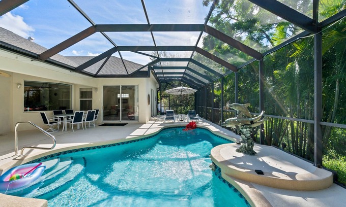 Laurel Villa | Huge Beach Villa, Mins To Beach With Private Salt Water Heated Pool