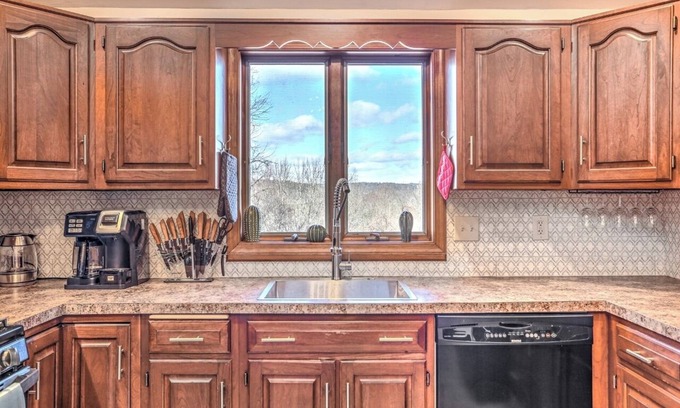 Sciota Cabin | Huge Cabin Epic Appalachian Views + Hot Tub/Sauna+Bar+Game room sleeps 16