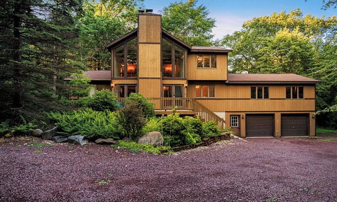 Lake Harmony Ski Chalet | Huge Dining Table, Full Game Room, Barrel Sauna, 3,000 sqft, Firepit, Secluded