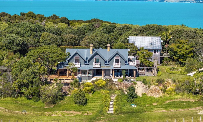Oneroa Cabin | Huge estate with stunning vistas and multiple entertaining areas.