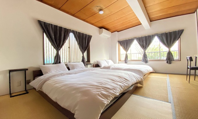 Nishinari Villa | Huge facility with 4 floors for rent/BBQ available anytime/1 station to Namba station/14 bedrooms/28 beds/Sleeps up to 42 people