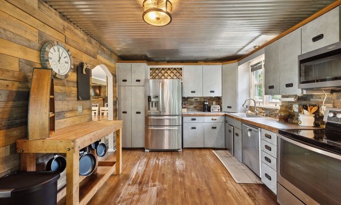 Nashville House | Huge Family Wildlife Retreat Close to the Lake