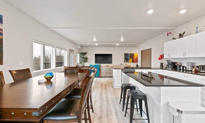 South Perry District Apartment | HUGE-Fun-Trendy Apt by Perry District & Downtown!