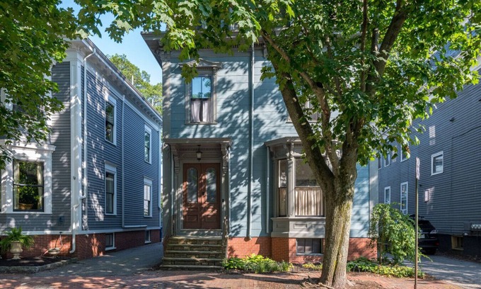 West End House | Huge Historic Downtown Townhome