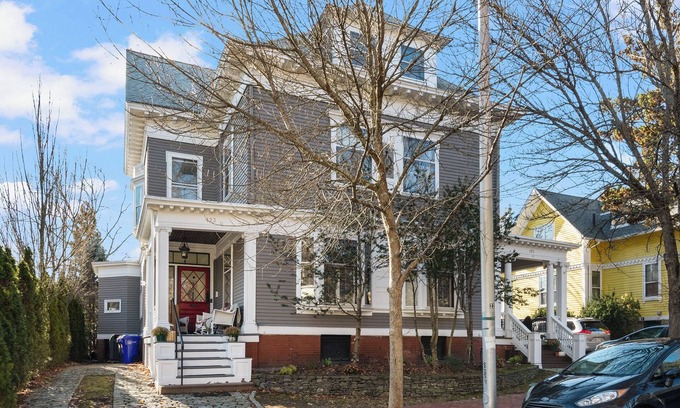 College Hill House | Huge historic Eastside home - walk to Brown, RISD