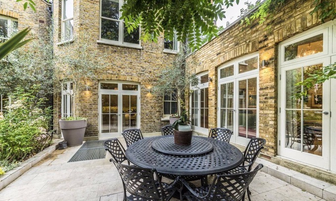 Prince's House | Huge Historic Townhouse in the Heart of London within 20 Min Walk To Westminster