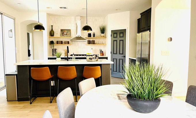 Folsom House | Huge Home near Old Folsom, Pet & Family Friendly