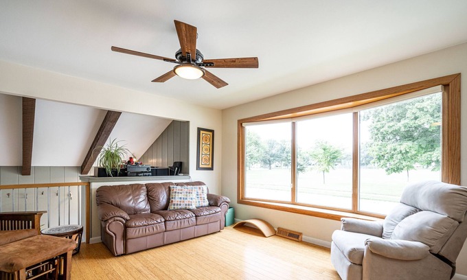 Cudahy House | Huge house for family getaways! Awesome Parkview!