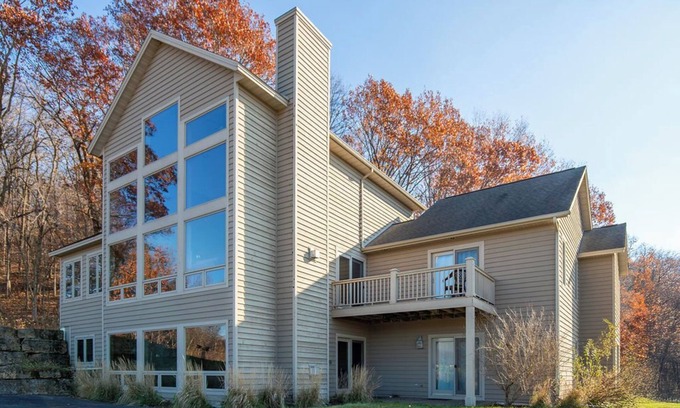 The Galena Territory House | Huge Luxury 4-Bedroom Home! Stunning views! Walk-in Shower, Hot Tub, Fire Pit.