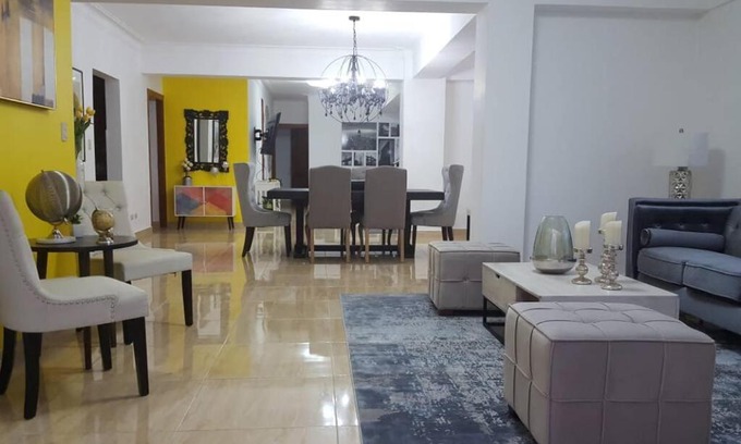 Viejo Arroyo Hondo Apartment | Huge Luxury Penthouse, family friendly