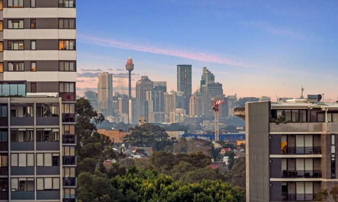 Wolli Creek House | Huge Mansion with City View | Sydney Airport