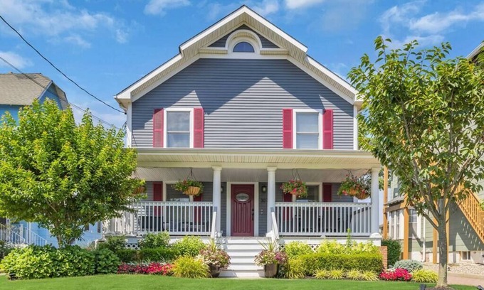 Asbury Park House | Huge Modern 4BR Apt. Porch&Parking, 2 Blks to Bch!