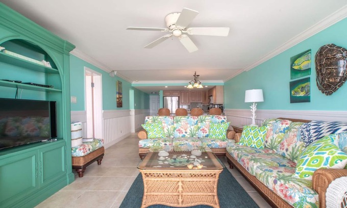 Seven Mile Beach Condo | Huge Porch! 3Bedroom-Oceanfront Condo