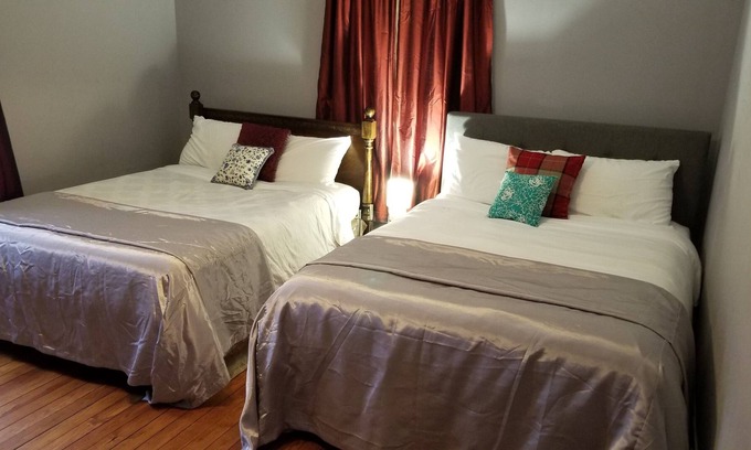 East Durham House | Huge Spacious Pet Friendly 4.5miles to Duke Hospital