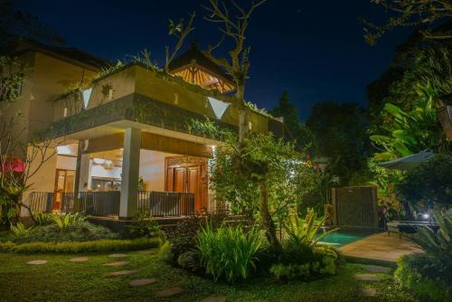 Kedewatan Villa | Huge Villa w/Pool and Spectacular Rooftop Patio!