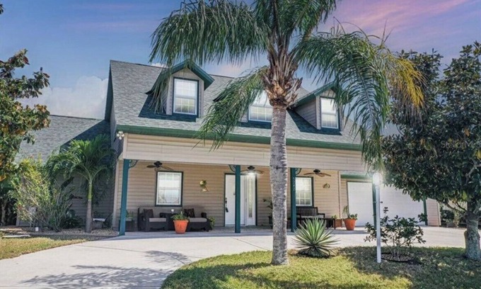Gulf Cove House | HUGE WATERFRONT HOME WITH A POOL, CLOSE TO BEACHES &FAMOUS WARM MINERAL SPRINGS!
