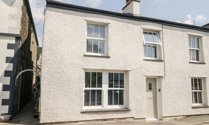 Staveley House | HUGILL COTTAGE, pet friendly, with open fire in Staveley