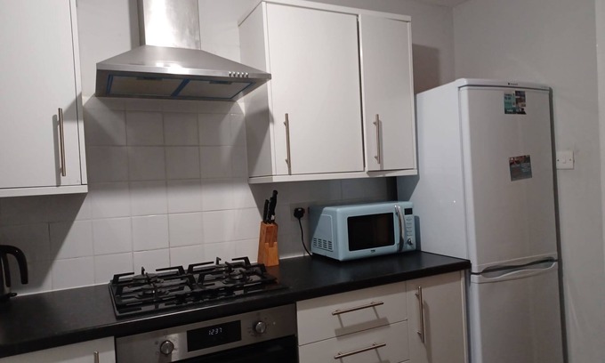 Luton House | Huku Kwetu - Fieldfare Green