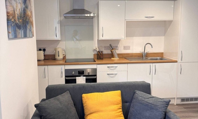 Hull Apartment | Hull Hideaway - Modern Apartment for 4