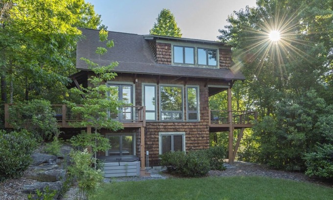 Nebo Cabin | Hully Gully | Luxury Cabin with Hot Tub, Year-round Views & Access to Lake James!