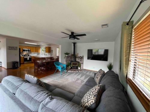 McKinleyville House | Humboldt Fern House - Beaches, Redwoods, Privacy