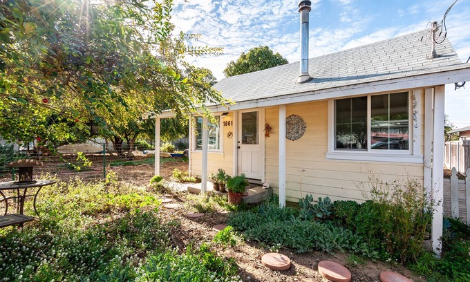 Baywood-Los Osos House | Hummingbird Cottage - Monthly Only