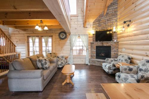 Millersburg House | Hummingbird Haven Cabin by Amish Country Lodging