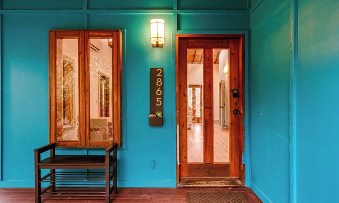 Fairmont House | Hummingbird House! Cozy 2-bedroom rustic house near the University of Oregon!
