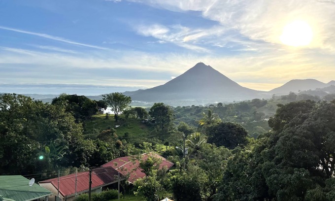 La Fortuna House | Hummingbird Suite - Stunning Arenal Volcano and Lake Views