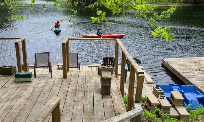 Bracebridge Cottage | Hummingbird - Waterfront Cottage on Muskoka River